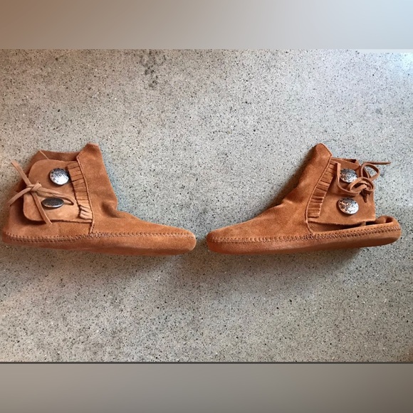 Minnetonka Other - Minnetonka Boot